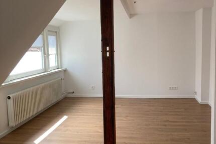 Helle Dachgeschoßwohnung mit Balkon 4 zimmer