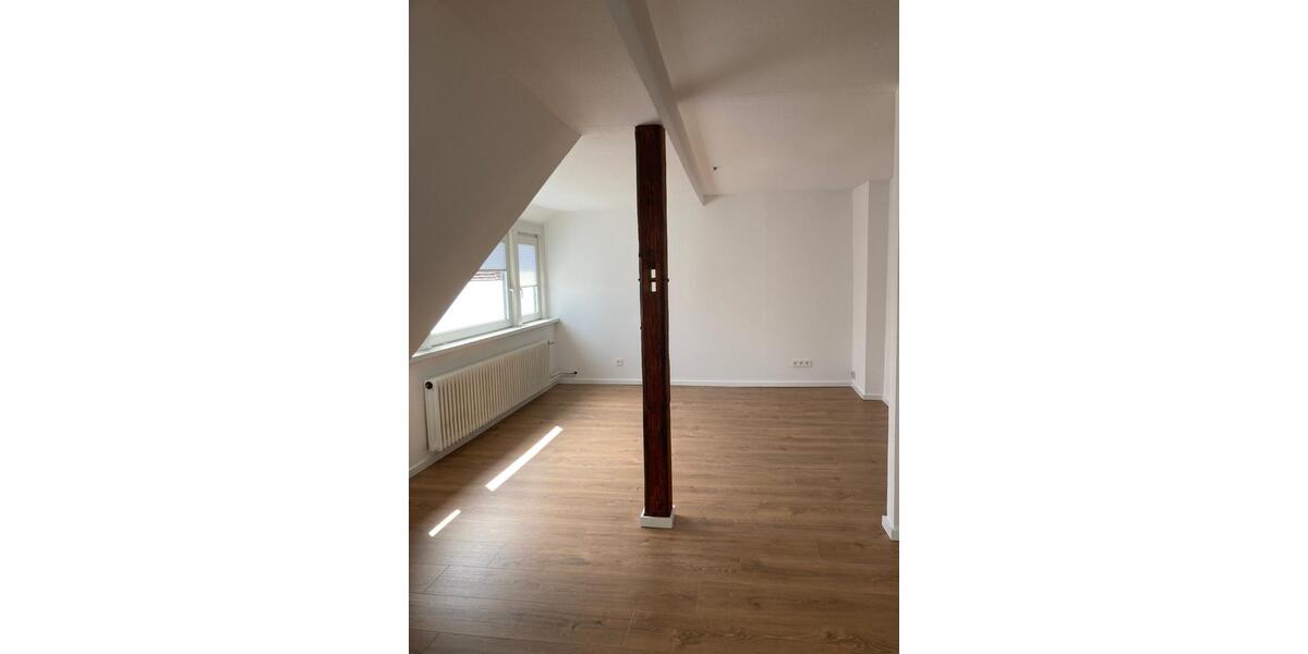 Helle Dachgeschoßwohnung mit Balkon 4 zimmer