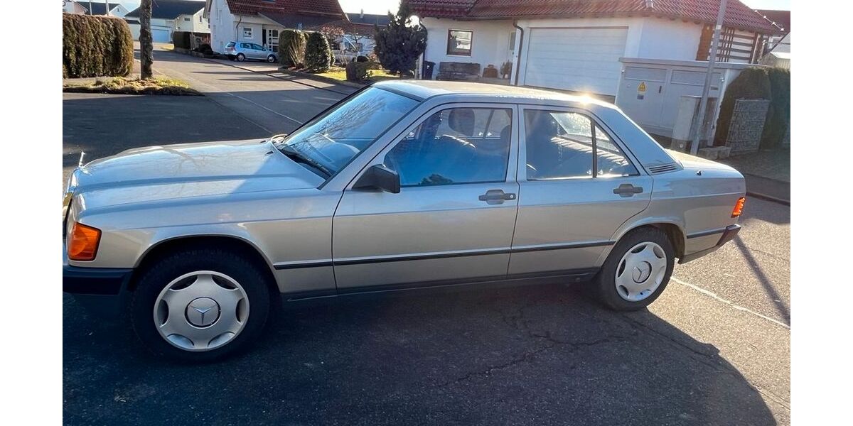 Mercedes-Benz 190 152.000 km 6.700 &euro; Alfdorf 73553