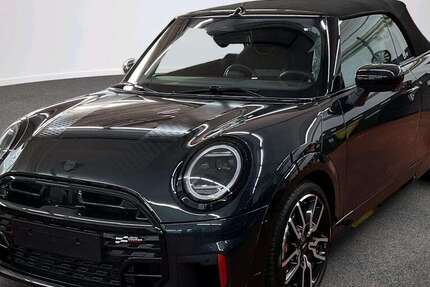 Mini John Cooper Works Cabrio 2.524 km 45.295 &euro; München 80788
