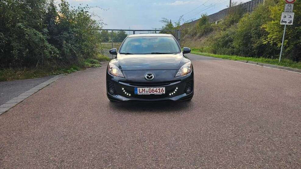 Mazda 3 107.000 km 7.999 € Staffel 65556
