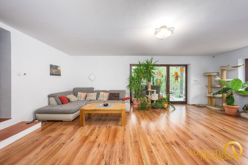SOFORT FREI: Großzügiger Bungalow mit EinliegerWohnung, weitläufigem Grundstück und einmaligem Blick