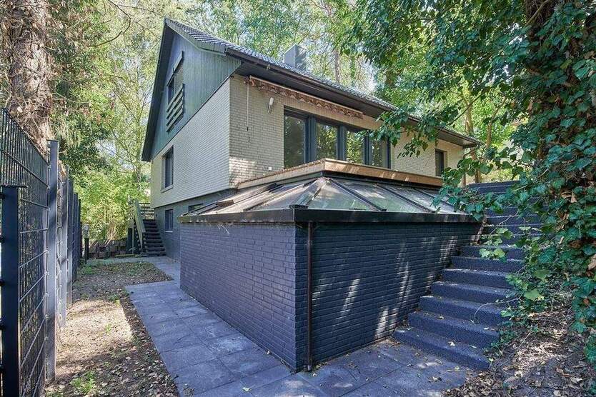 Provisionsfrei! Modernisiertes Raumwunder mit vielfältigen Nutzungs- und Gestaltungsmöglichkeiten 8 zimmer