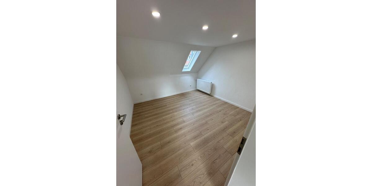 Etagenwohnung Rastatt - 4.5 Zimmer, 145 m&sup2;, 1.450&euro; | Angebot:24873257