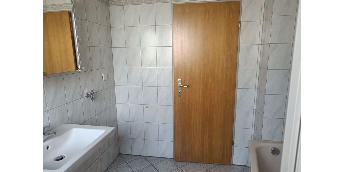 Provisionsfrei* Freistehendes Einfamilienhaus auf 650 m² Grundstück in ruhiger 30er-Zone - Einfamilienhaus Heiligenroth | Angebot:27129573