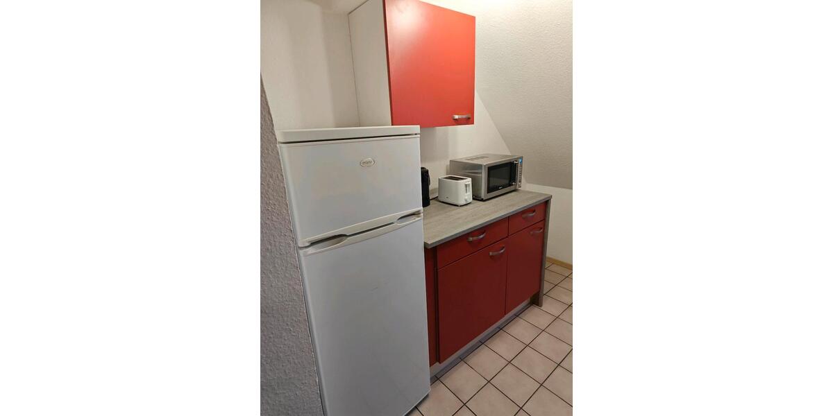 Vollmöbellierte Dachgeschosswohnung 2 Zimmer Küche Bad 2 zimmer