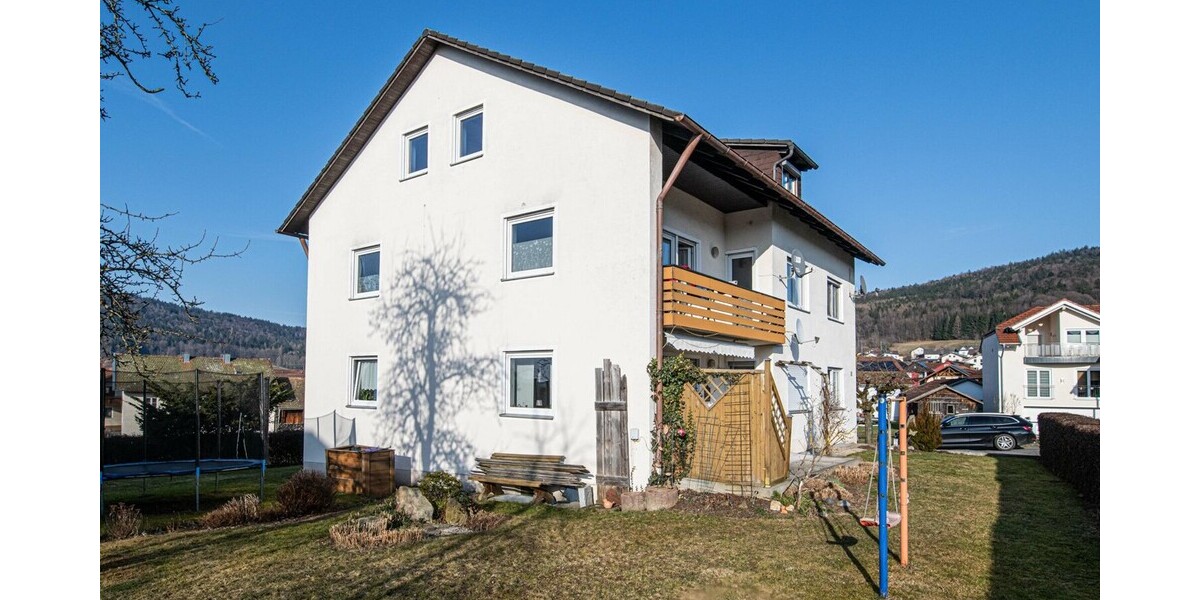 Interessantes Mehrfamilienhaus als Kapitalanlage oder Mehrgenerationenwohnen - Mehrfamilienhaus, Wohnhaus Waldmünchen | Angebot:25991949