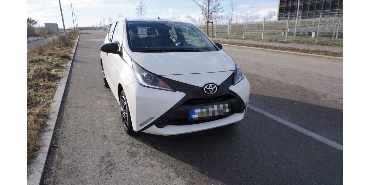 Toyota Aygo (X) 109.000 km 6.299 &euro; Heubach 73540