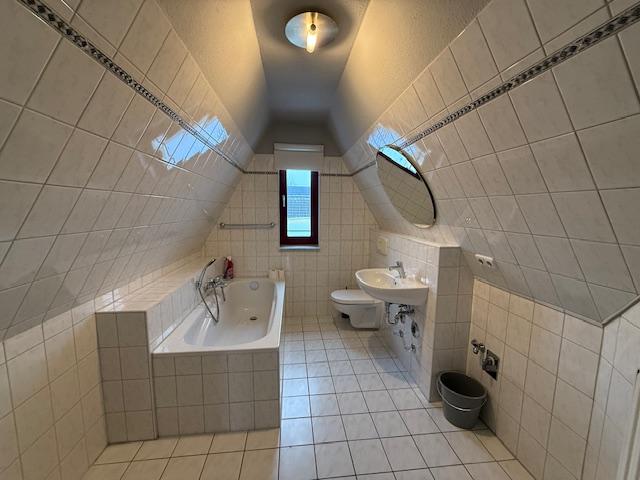 Dachgeschoßwohnung Schwerin Gartenstadt - 3 Zimmer, 69 m&sup2;, 500&euro; | Angebot:24245958