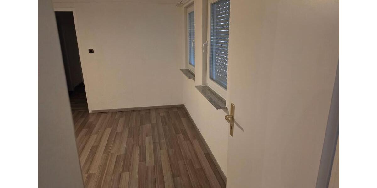 Etagenwohnung Metzingen - 1 Zimmer, 100 m&sup2;, 1.000&euro; | Angebot:26279711