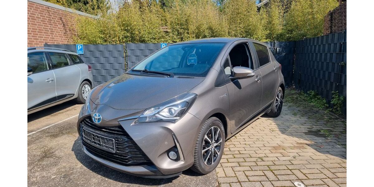 Toyota Yaris 129.844 km 12.200 &euro; Neuss 41470