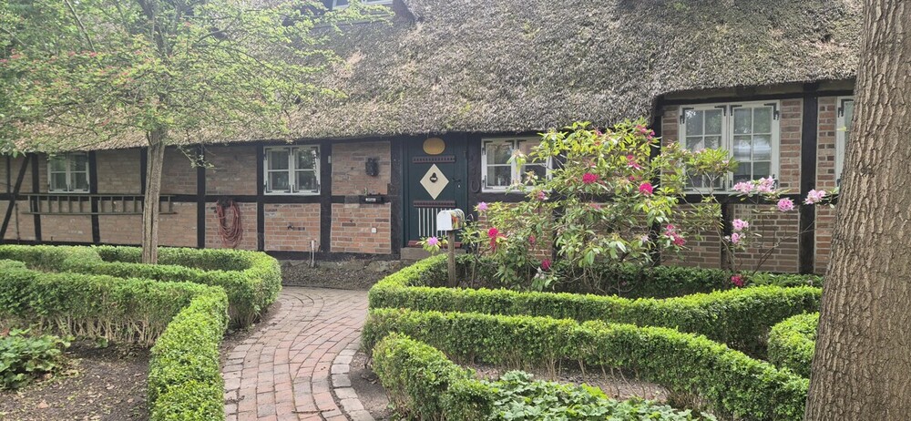 Einzigartiges Reetdach-Idyll von 1815 am Feldrand in Strandnähe - Bauernhaus, Landhaus Brodersdorf | Angebot:26905977