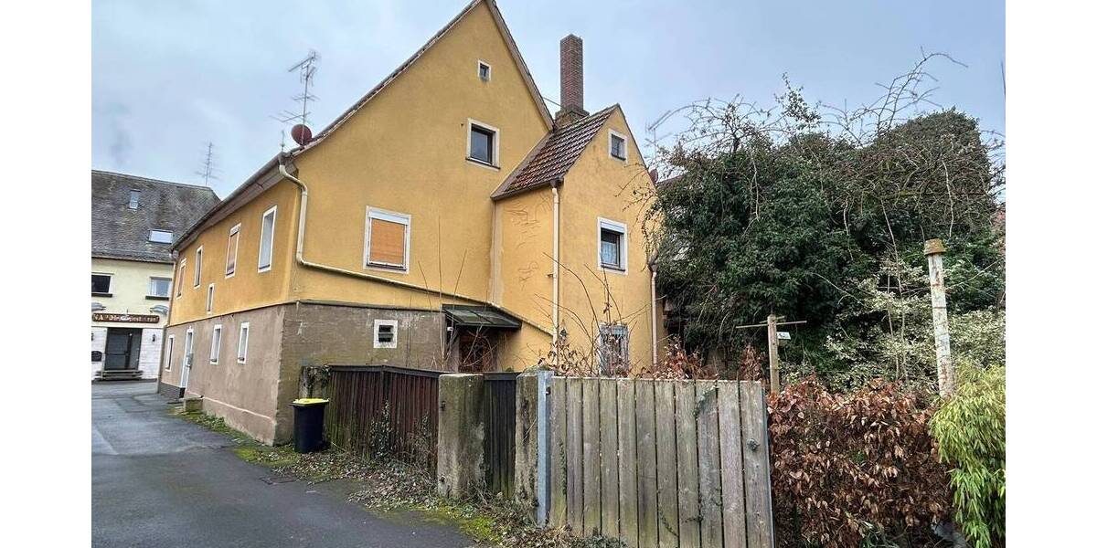 Mehrfamilienhaus, Wohnhaus Erlangen / Frauenaurach Frauenaurach - 8 Zimmer, 236 m&sup2;, 359.000&euro; | Angebot:24051824