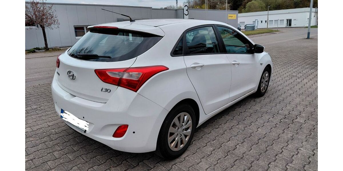 Hyundai i30 111.000 km 7.999 &euro; Niedereschach 78078