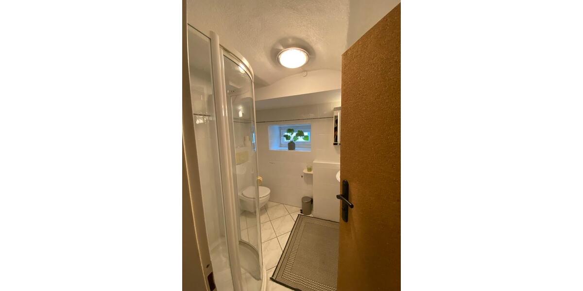 Souterrain-Wohnung mit Flusszugang (keine Dauermiete) 2 zimmer