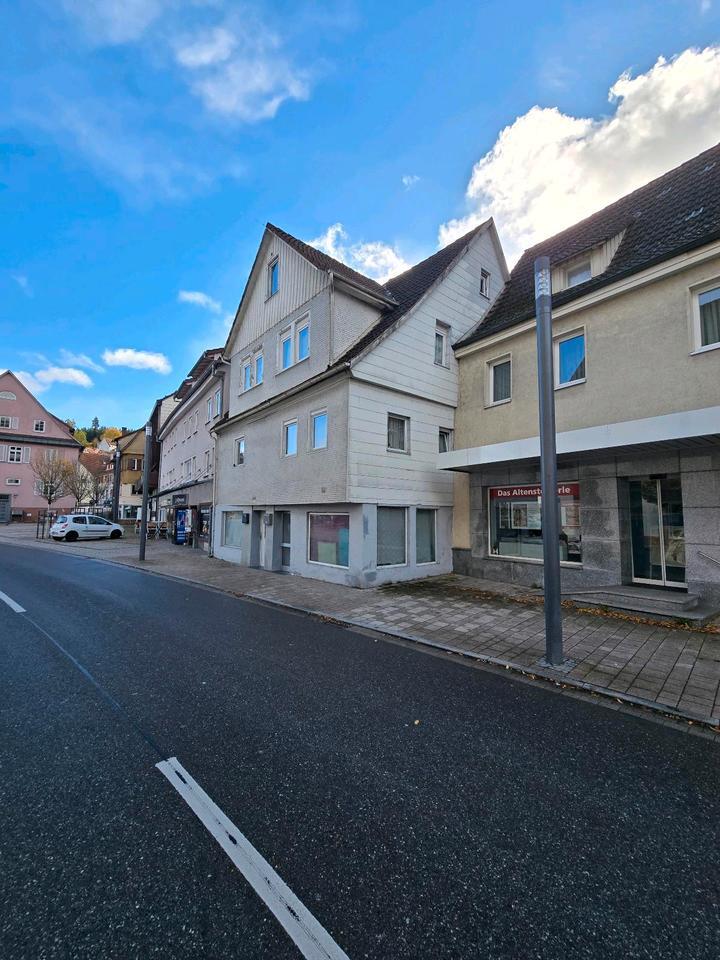 Zentrales Wohn- und Geschäftshaus mit Potenzial in Altensteig zimmer