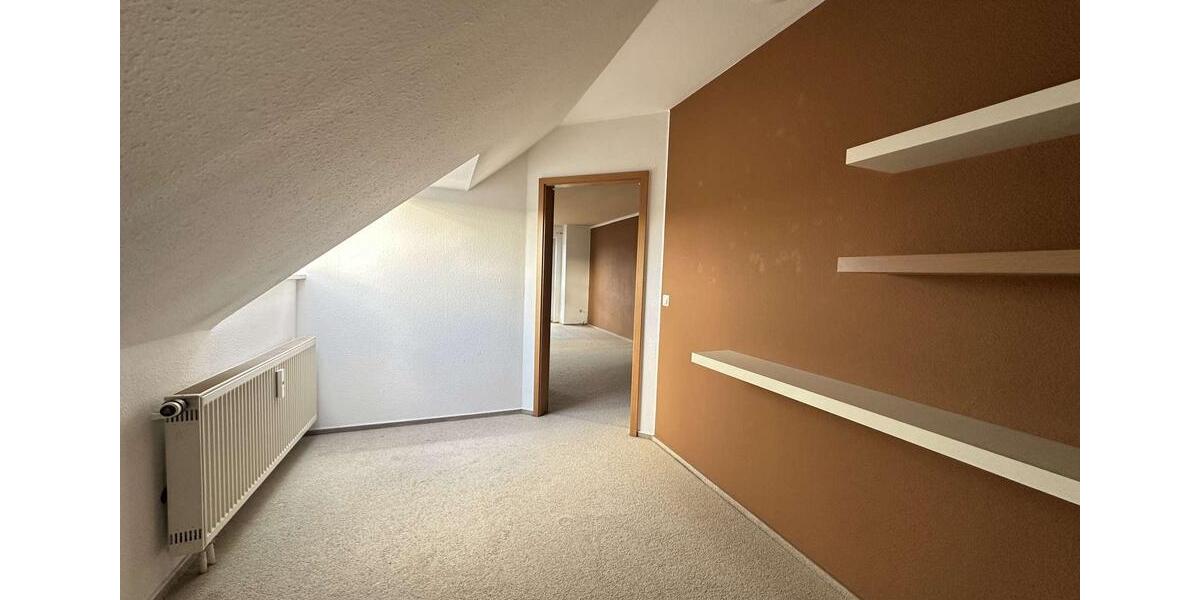 Dachgeschoßwohnung Niesky - 3 Zimmer, 74 m&sup2;, 545&euro; | Angebot:25252696