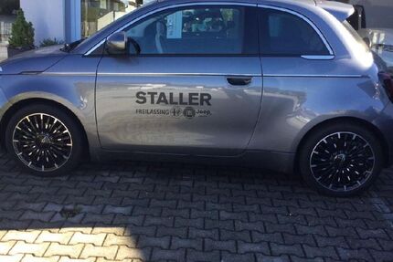 Fiat 500e 9.000 km 24.900 € Freilassing 83395