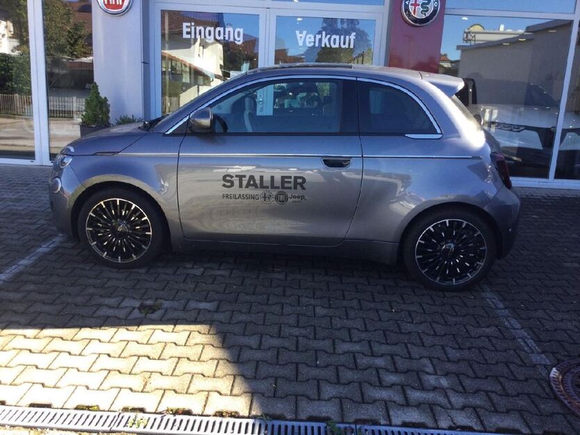 Fiat 500e 9.000 km 24.900 € Freilassing 83395