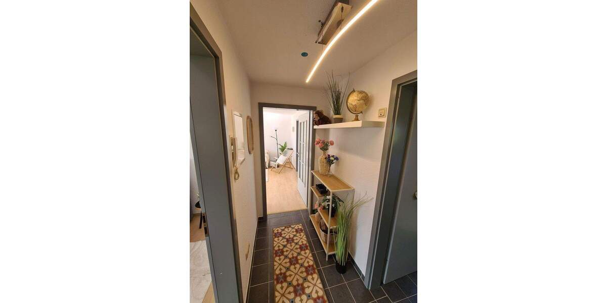 RESERVIERT Charmante Dachgeschosswohnung mit Einbauküche - sofort verfügbar! 2 zimmer