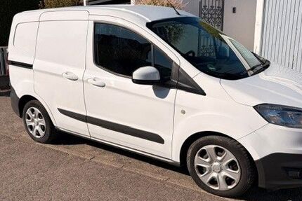 Ford Transit Courier 6.590 km 9.150 &euro; Frankfurt 60435