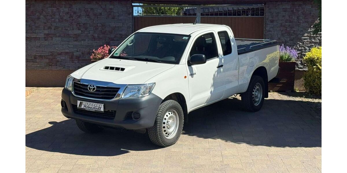 Toyota Hilux 117.800 km 19.900 &euro; Salzatal 06198