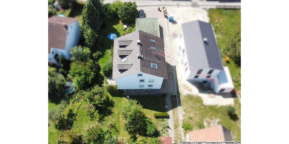 Gepflegtes MFH. Zentrale Lage. 1 Whg. leer 8 zimmer