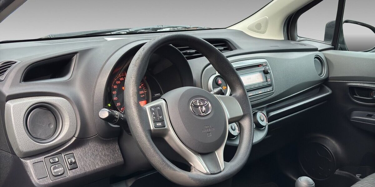 Toyota Yaris 1.0 Basic Radio 91.836 km 2.300 &euro; Wuppertal 42327