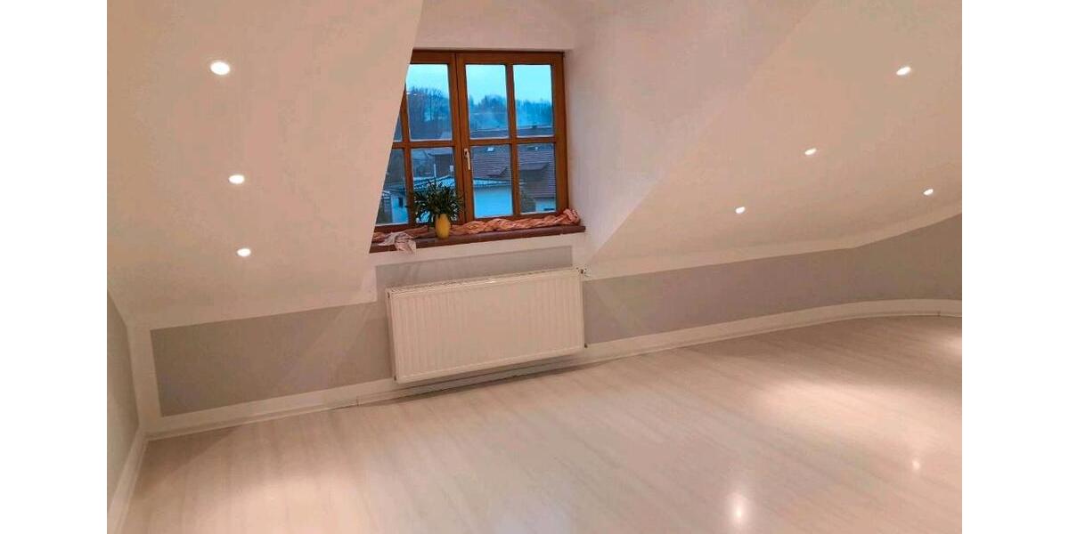 Dachgeschoßwohnung Grafling - 3 Zimmer, 100 m&sup2;, 1.000&euro; | Angebot:26625189