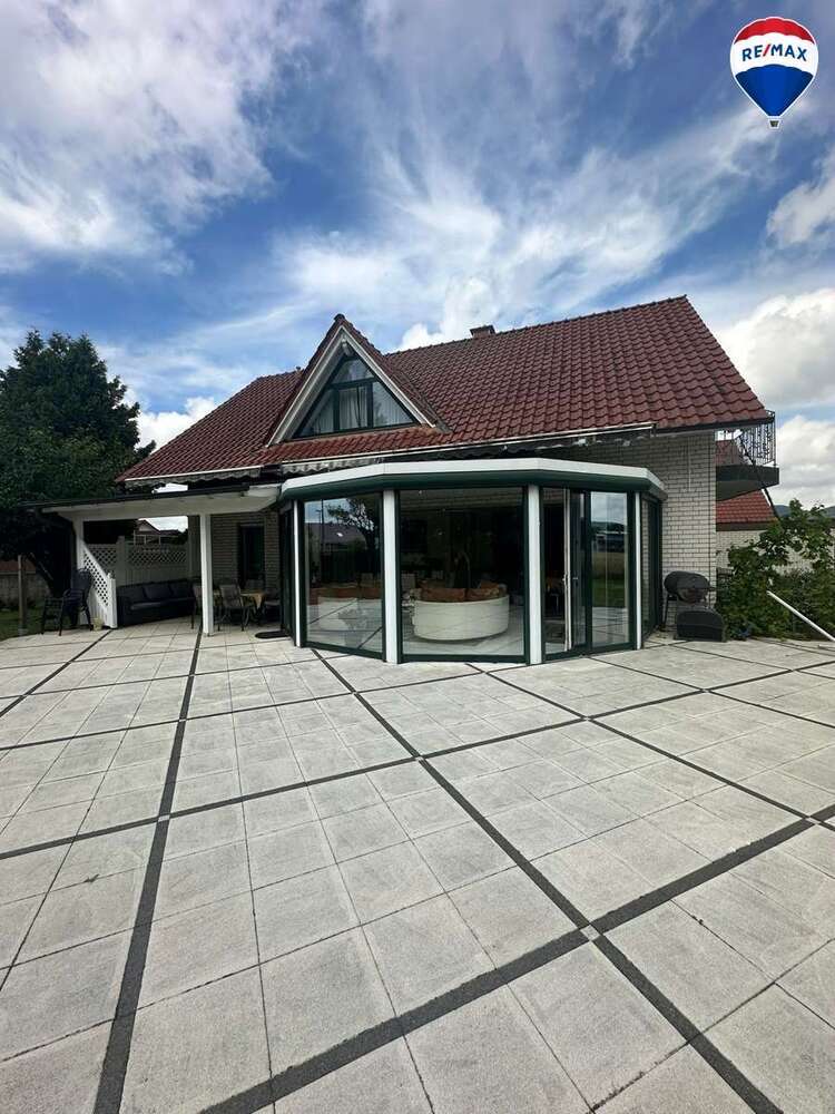 Haus zum Kaufen in Augustdorf 679.990 € 240 m²