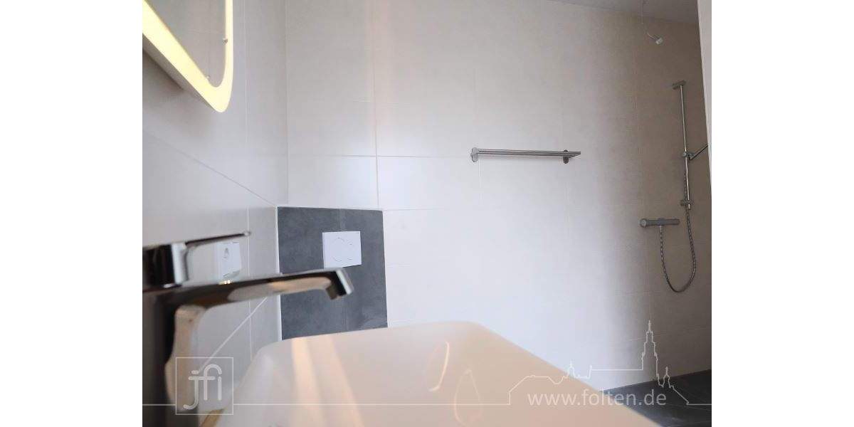 Moderne Haushälfte mit Wärmepumpe, zwei Bädern und überdachter Terrasse 4 zimmer