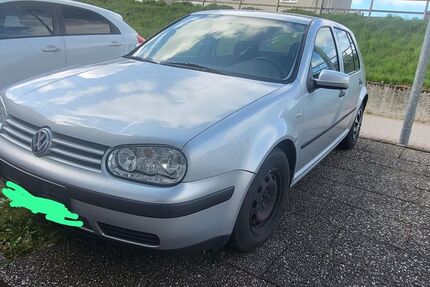 VW Golf 145.798 km 2.750 &euro; Königsbach-Stein 75203
