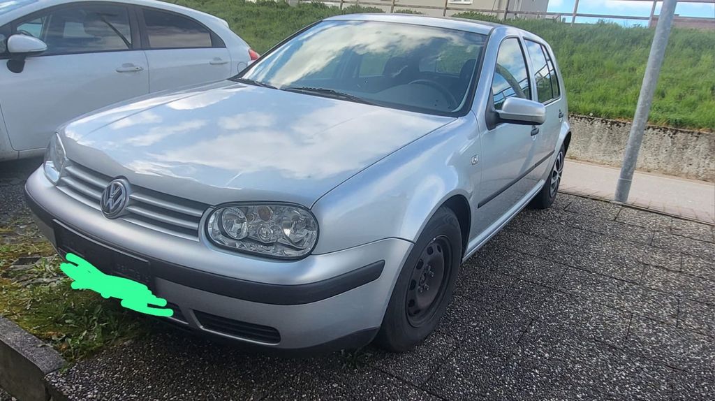 VW Golf 145.798 km 2.750 &euro; Königsbach-Stein 75203