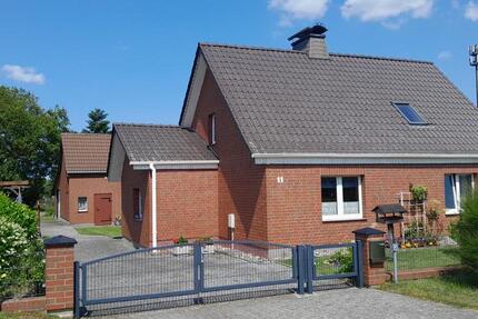 Einfamilienhaus mit großzügigem Grundstück und Nebengelass 3.5 zimmer