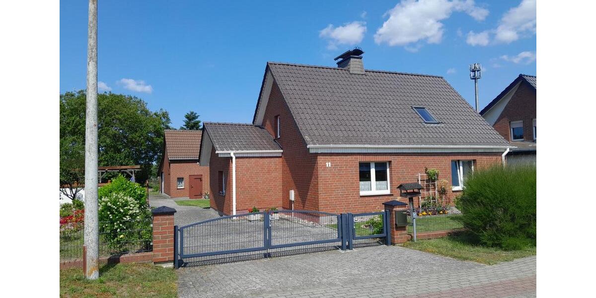 Einfamilienhaus mit großzügigem Grundstück und Nebengelass 3.5 zimmer