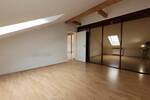* Großzügig Wohnen * lichtdurchflutete 3 Zimmer-DG-Wohnung mit EINBAUKÜCHE in zentraler City-Lage *