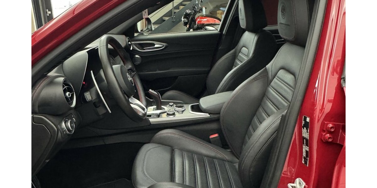 Alfa Romeo Giulia 2.0 Competizione Q4 Turbo Panoramadach 14.303 km 37.985 &euro; Lich 35423