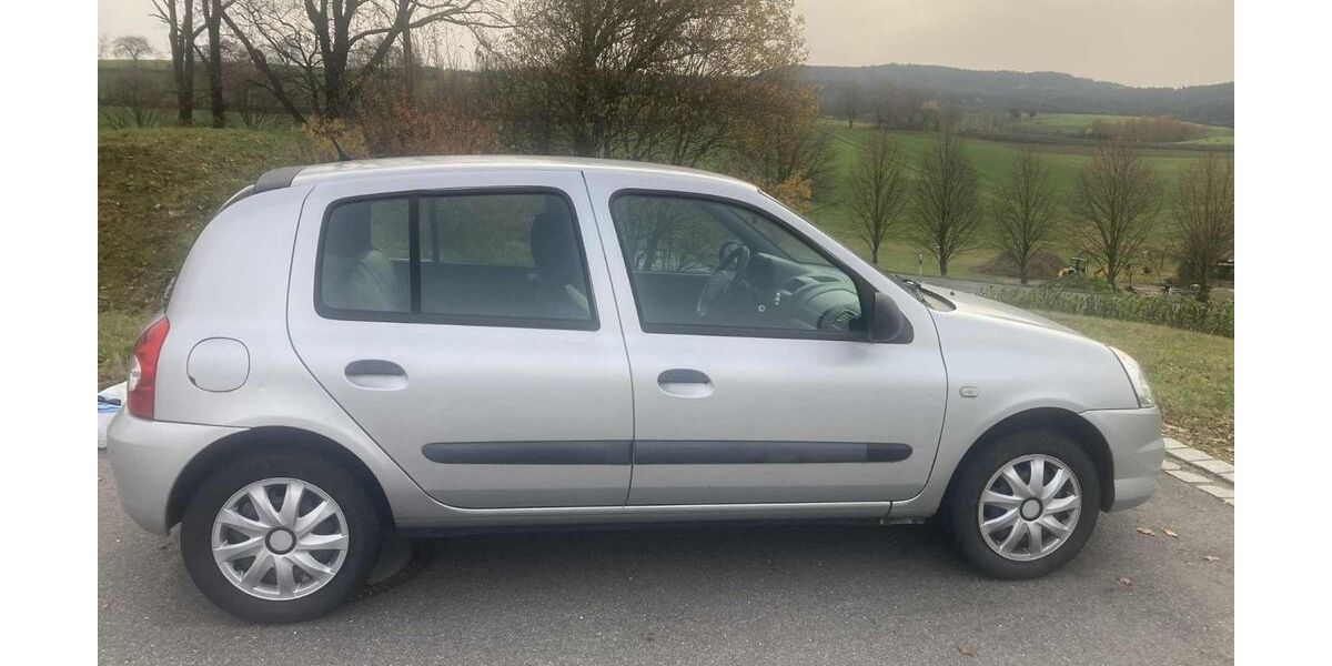 Renault Clio 157.000 km 1.100 &euro; Zandt 93499