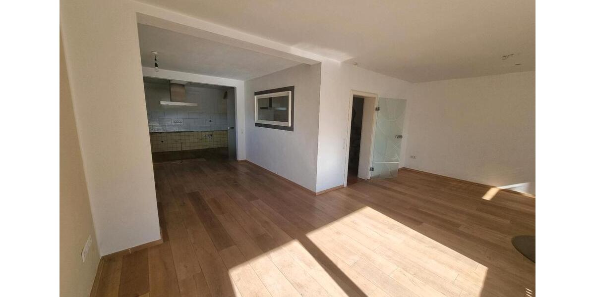 Doppelhaushälfte Neuenrade - 5 Zimmer, 168 m&sup2;, 225.000&euro; | Angebot:27151306