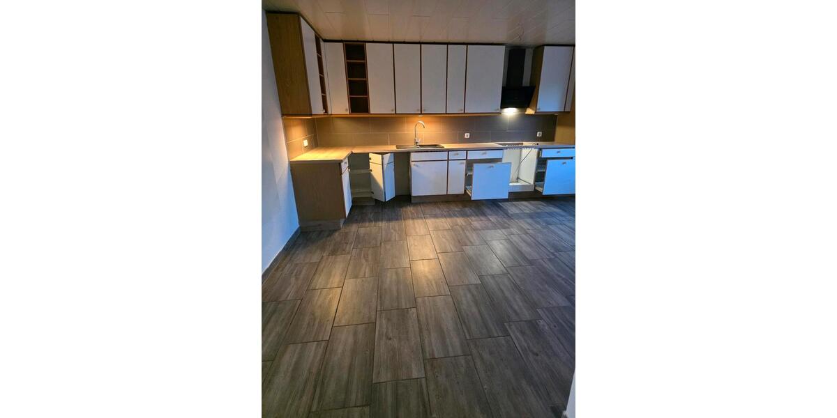 Etagenwohnung Wallerfangen - 4.5 Zimmer, 182 m&sup2;, 1.035&euro; | Angebot:25279550