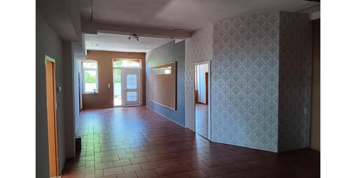 Erdgeschoßwohnung Wedemark - 5 Zimmer, 160 m&sup2;, 990&euro; | Angebot:26633446