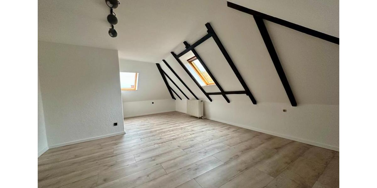 Großz.EFH, Nettokaltmiete 1.350,-€mtl. o. Kaufpreis. 285.000,-€ 5.5 zimmer