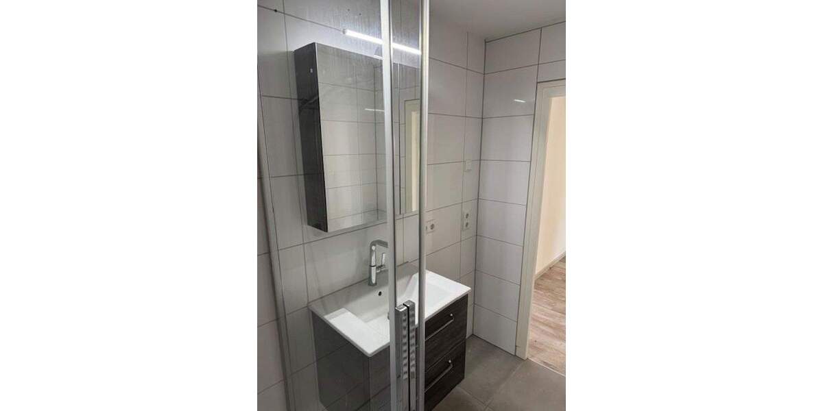 Ruhige 5 Zi-Whg. in Berg mit Balkon, renoviert 5 zimmer