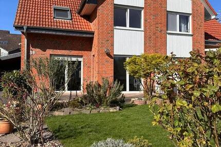 Moderne Doppelhaushälfte mit ca. 170 m² am Kanal in Altgarbsen