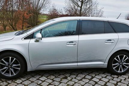 Toyota Avensis 141.900 km 9.888 &euro; Leipzig 04205