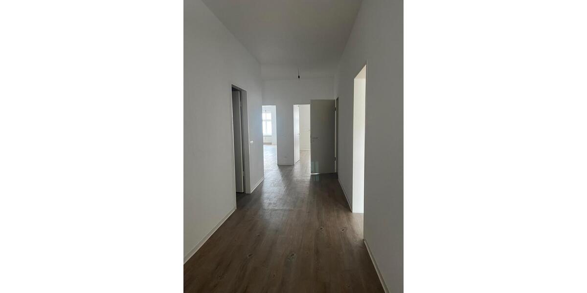 Etagenwohnung Rostock - 5 Zimmer, 157 m&sup2;, 1.700&euro; | Angebot:25959305