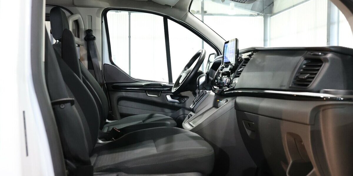 Ford Tourneo Custom 2.0 TDCI 320 L1 / 8-SITZER / NAVI 119.000 km 28.998 &euro; Hamm 59077