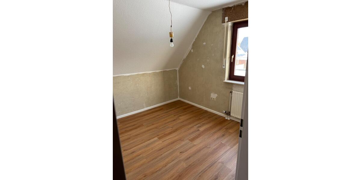 Dachgeschoßwohnung Garrel - 5 Zimmer, 95 m&sup2;, 700&euro; | Angebot:25280342