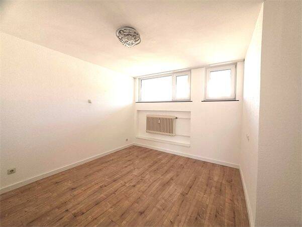 Lichtdurchflutet & gepflegt: 2-Zimmer-Wohnung mit Balkon & EBK - Etagenwohnung Böblingen | Angebot:26347789