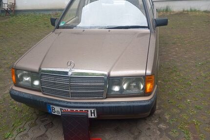 Mercedes-Benz 190 105.547 km 10.900 &euro; Berlin 10713
